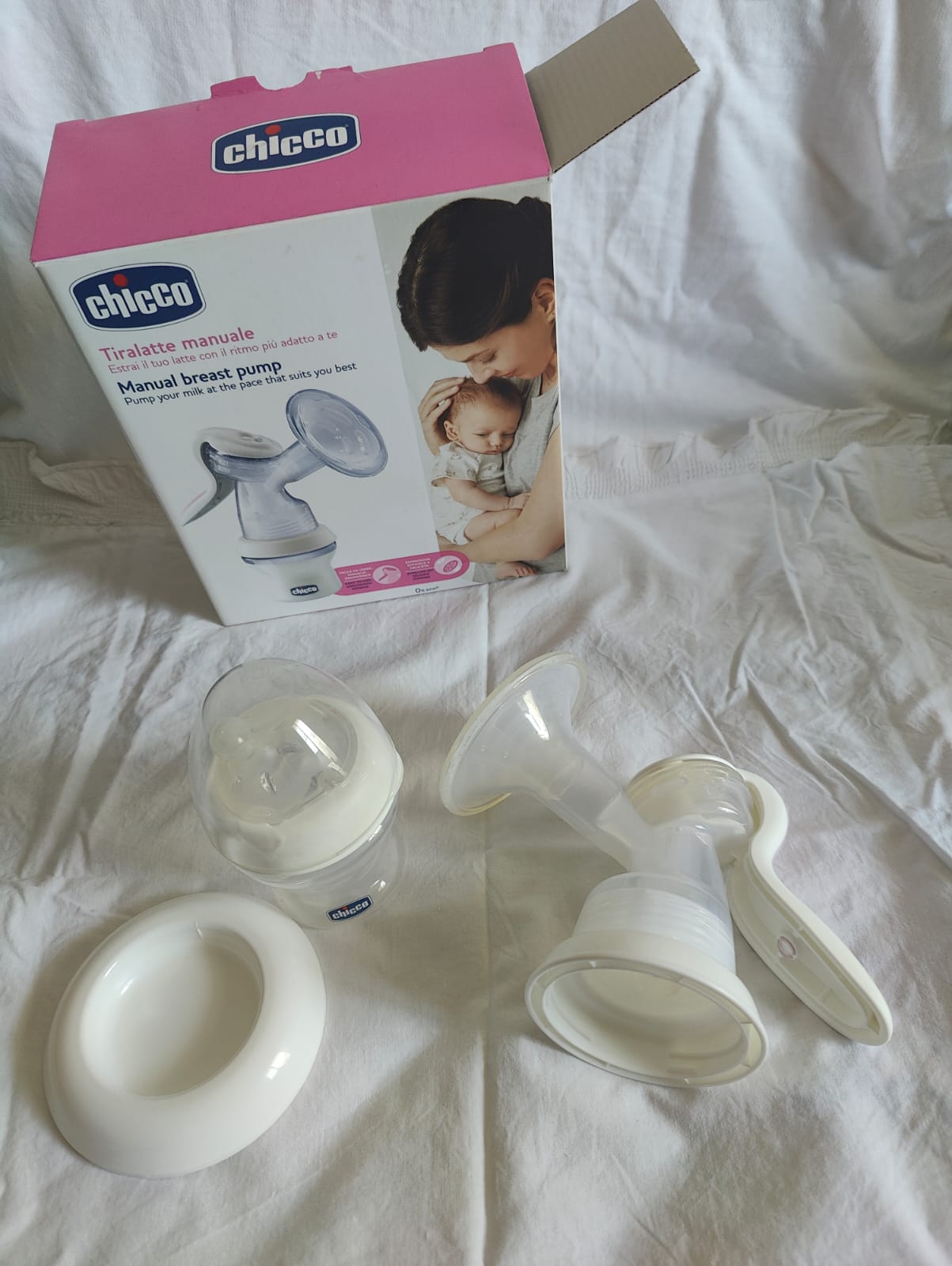 Chicco Natural Feeling Manual Breast Pump for Breastfeeding Mothers | BPA Free