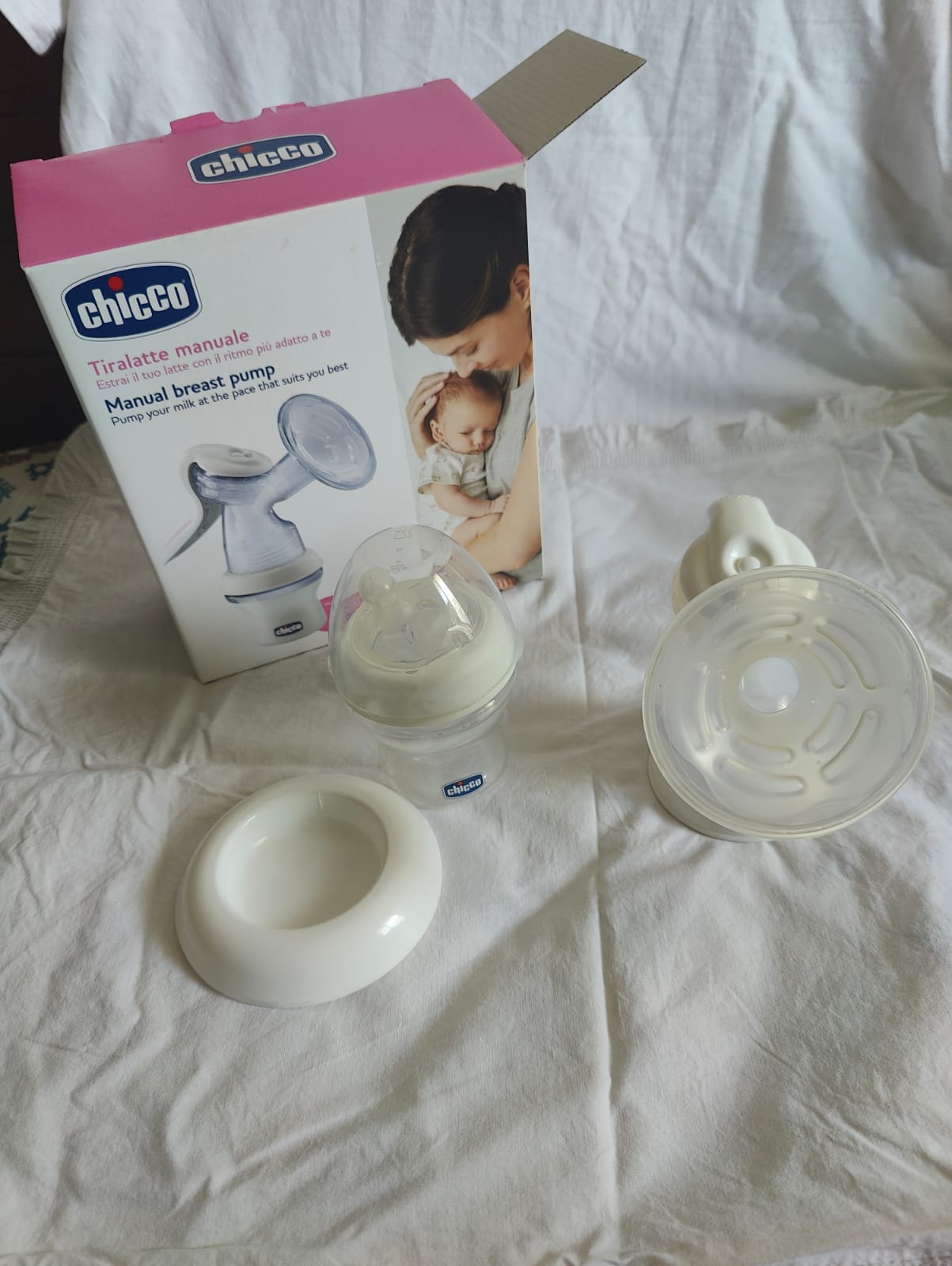 Chicco Natural Feeling Manual Breast Pump for Breastfeeding Mothers | BPA Free