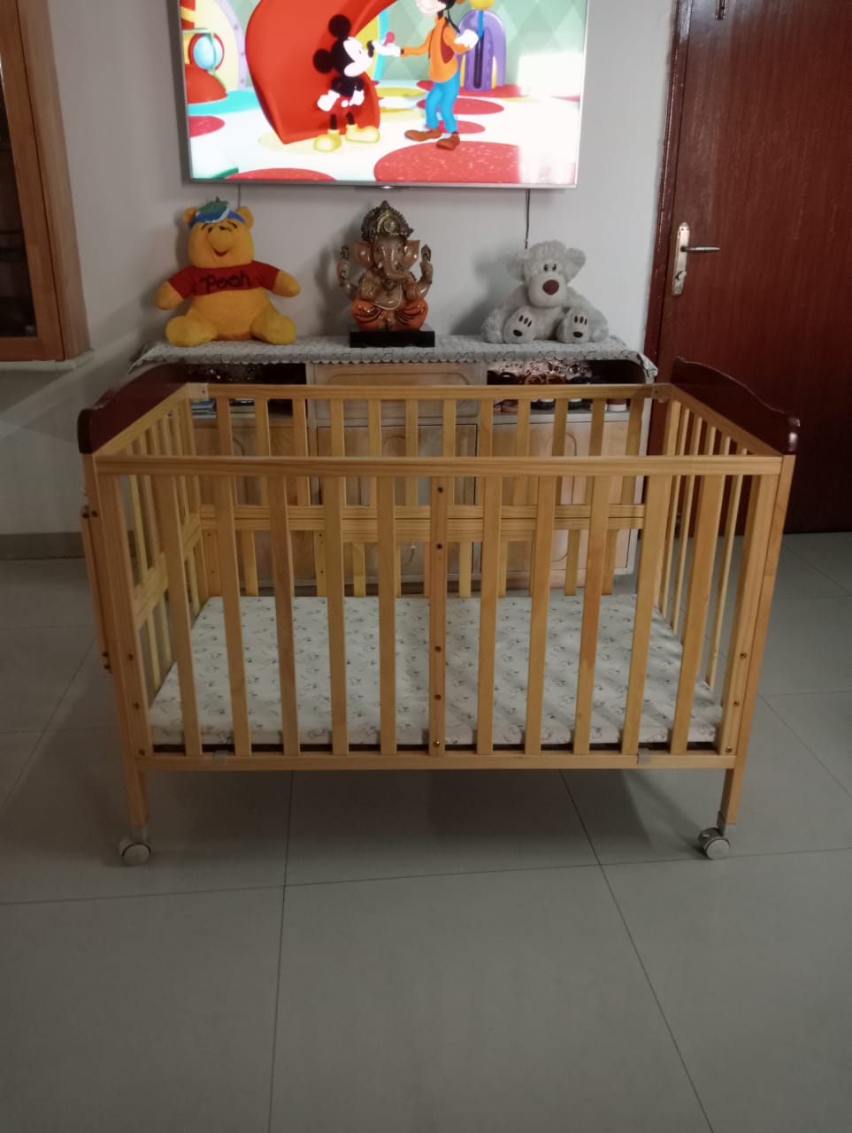 Babyhug Montana Wooden Crib With Mattress