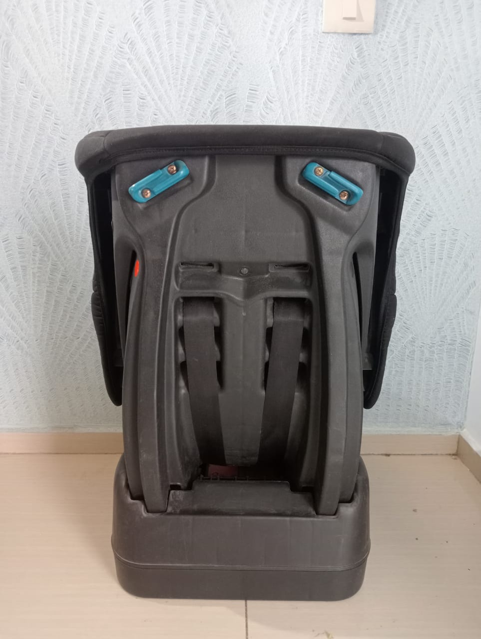 LuvLap Sports Convertible Car Seat For Age 0-4 Years
