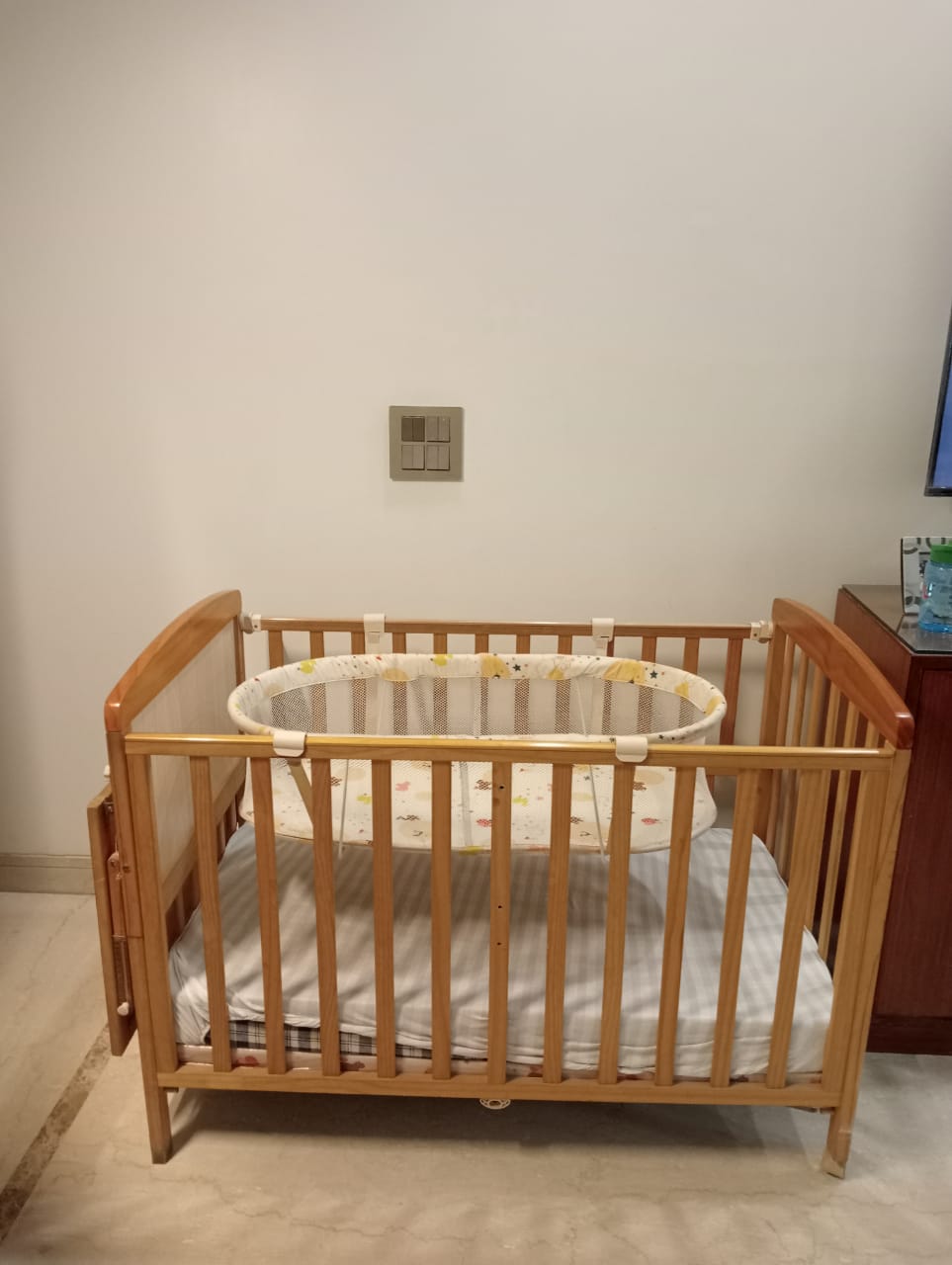 Babyhug Kelly Wooden Cot with Detachable Bassinet | Comes with 2 Mattresses