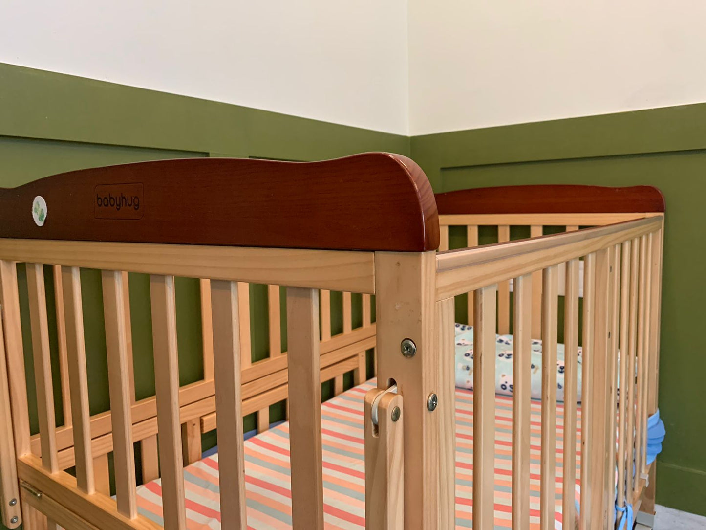 Babyhug Hamilton Cot With Sleepy Cat Mattress