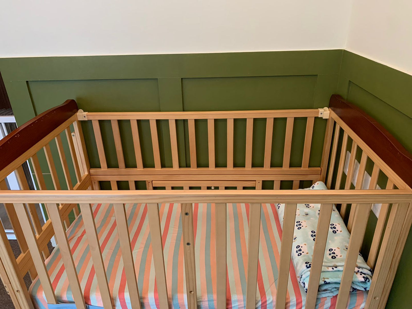 Babyhug Hamilton Cot With Sleepy Cat Mattress