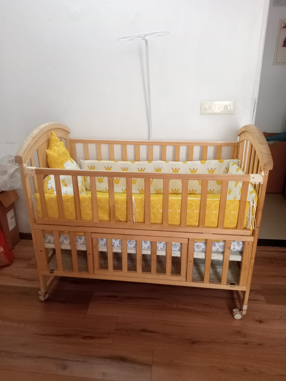 Huny Huny Plus Strong- Pinewood Baby Bed Crib With Mosquito Net & Adjustable Stand