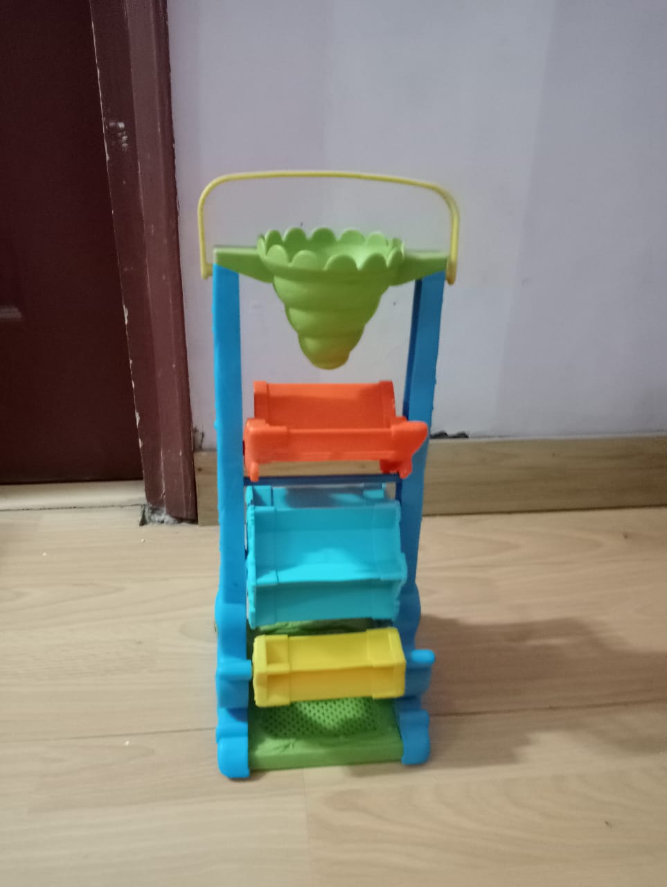 Melissa & Doug Seaside Sidekicks Sand-and Water Sifting Funnel Toy