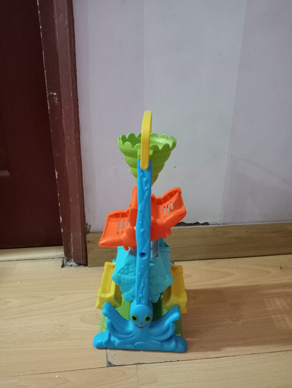 Melissa & Doug Seaside Sidekicks Sand-and Water Sifting Funnel Toy