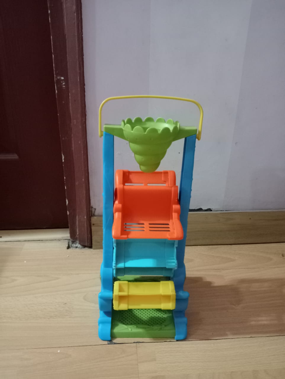 Melissa & Doug Seaside Sidekicks Sand-and Water Sifting Funnel Toy