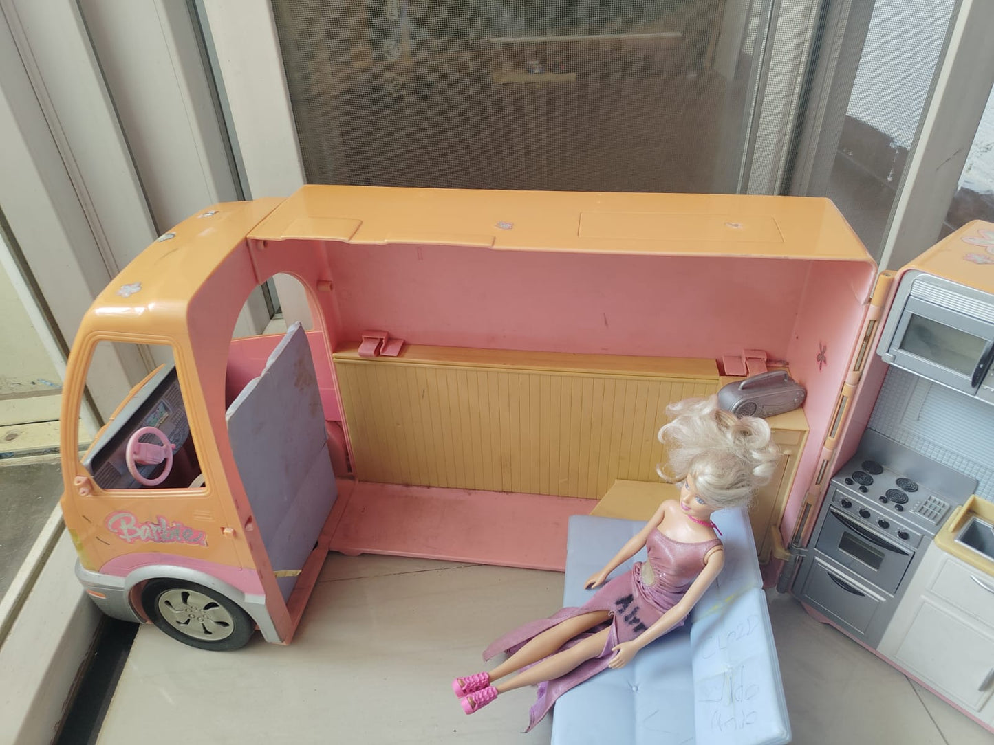 2006 Mattel Barbie Hot Tub Party Bus - Motor Home Camper RV