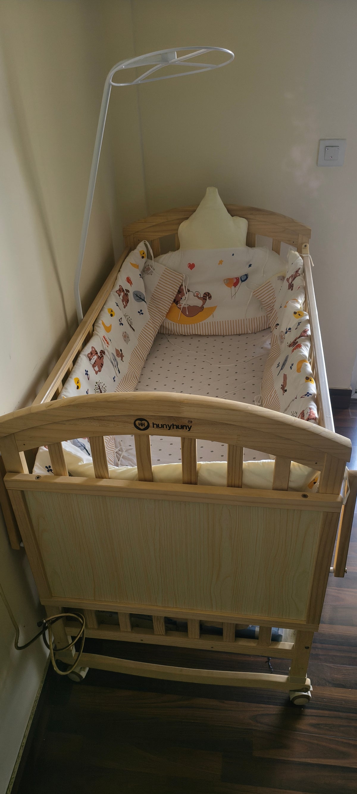 Hunyhuny Super Comfy 15-in-1 Rocking Cot