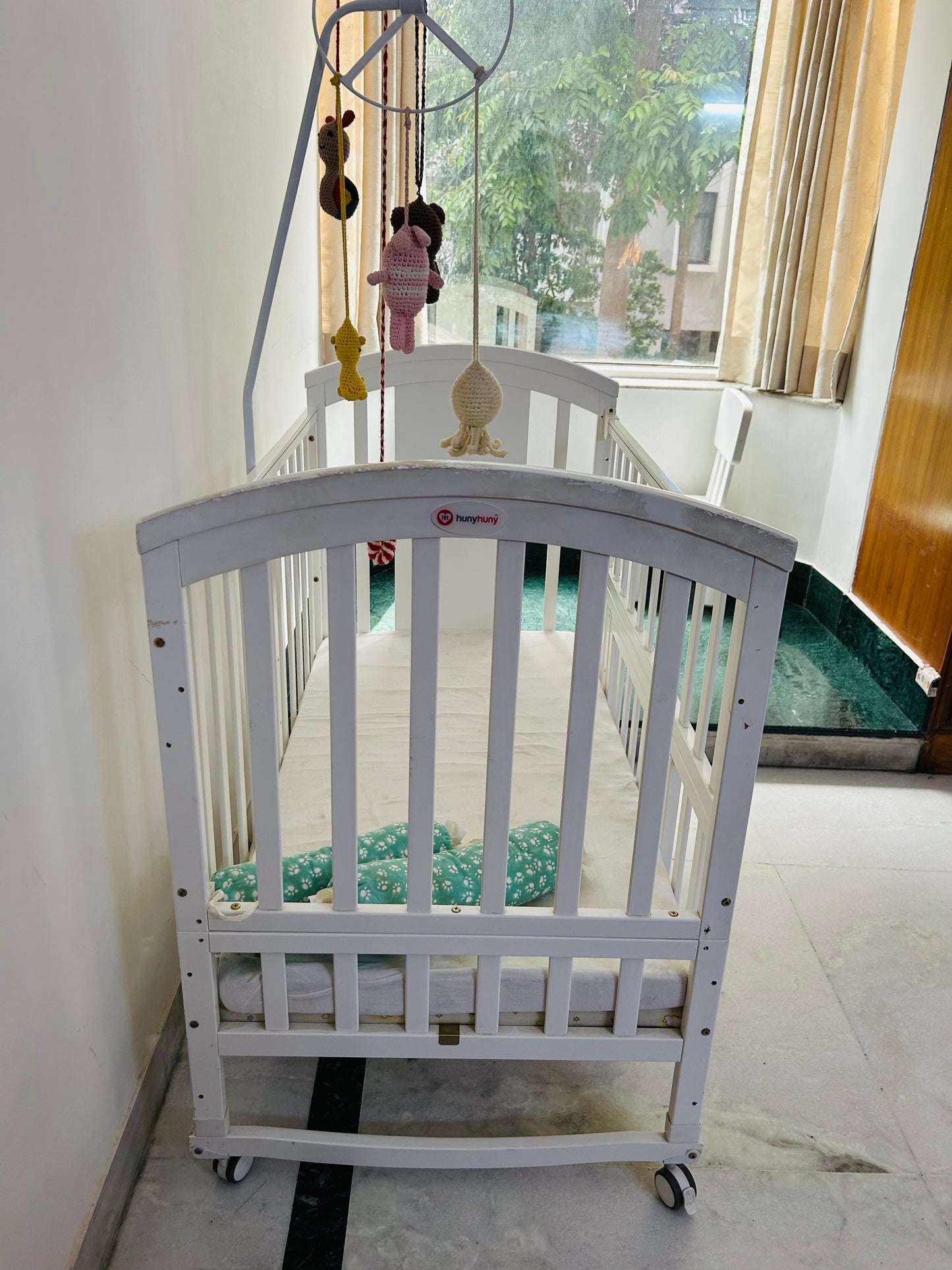 HunyHuny Baby Cot with Mattress and Mobile