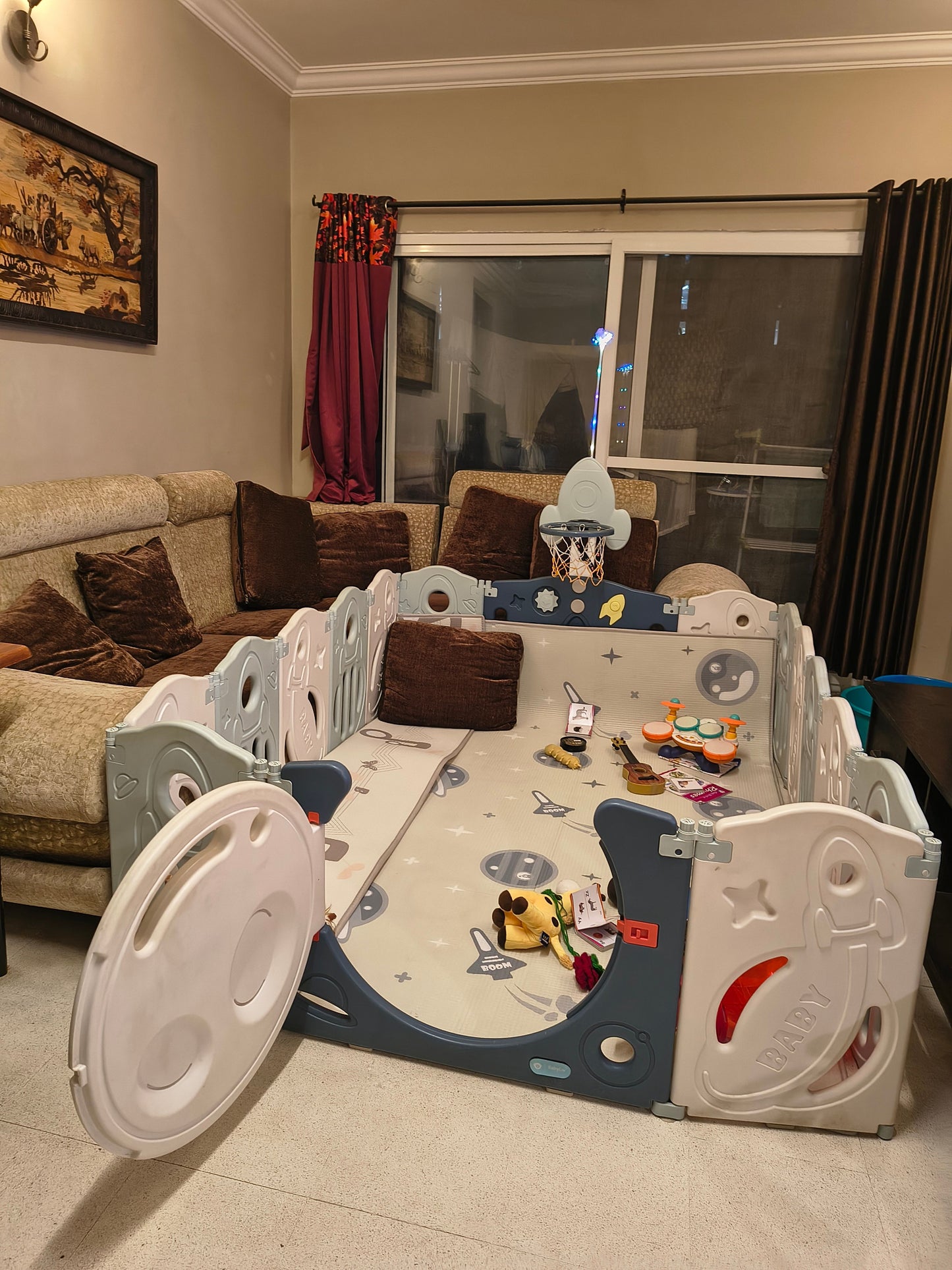 Babyliv Playpen with Soft Mat & Basketball Net