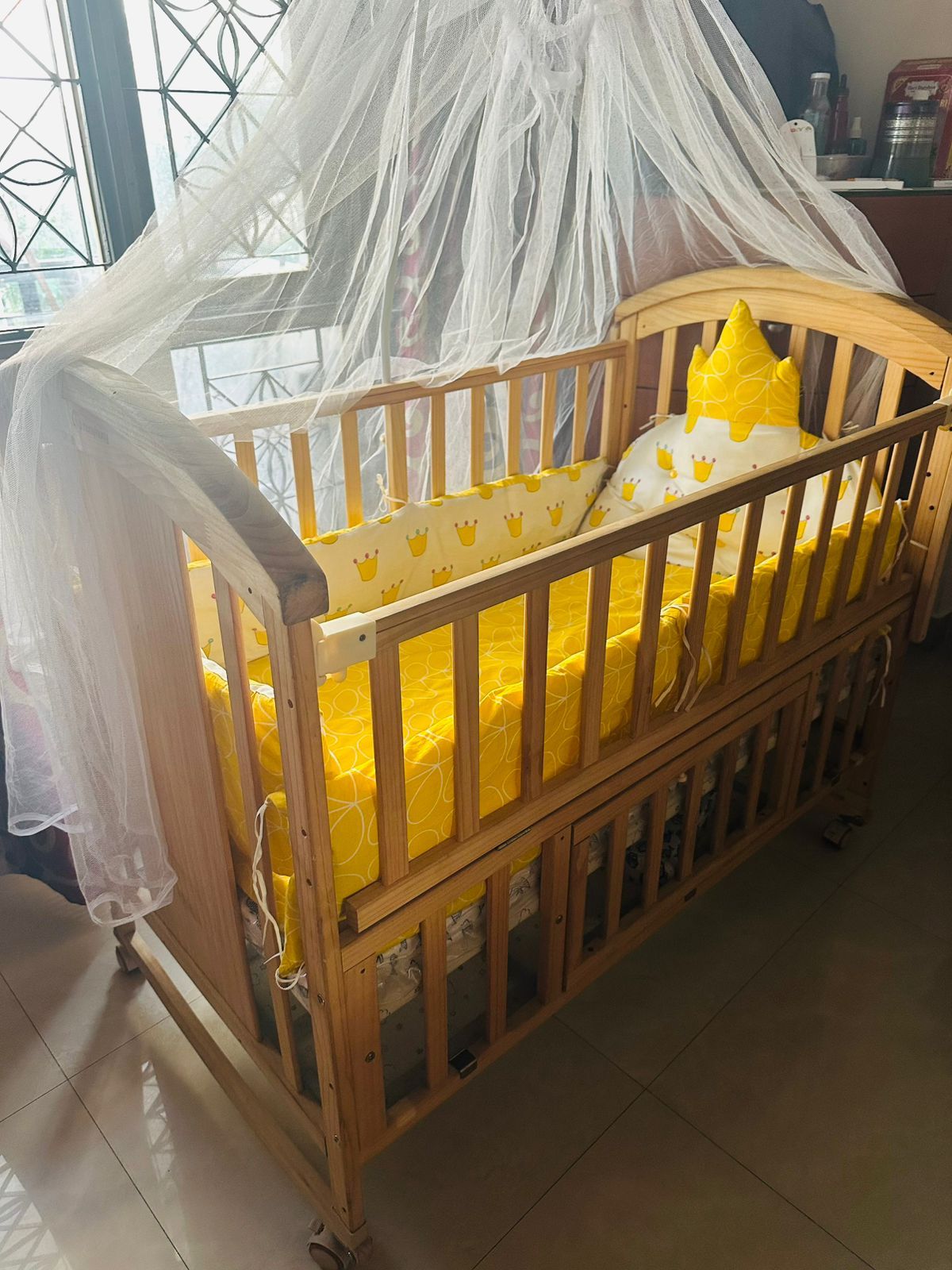 Huny Huny Plus Strong- Pinewood Baby Bed Crib With Mosquito Net & Adjustable Stand