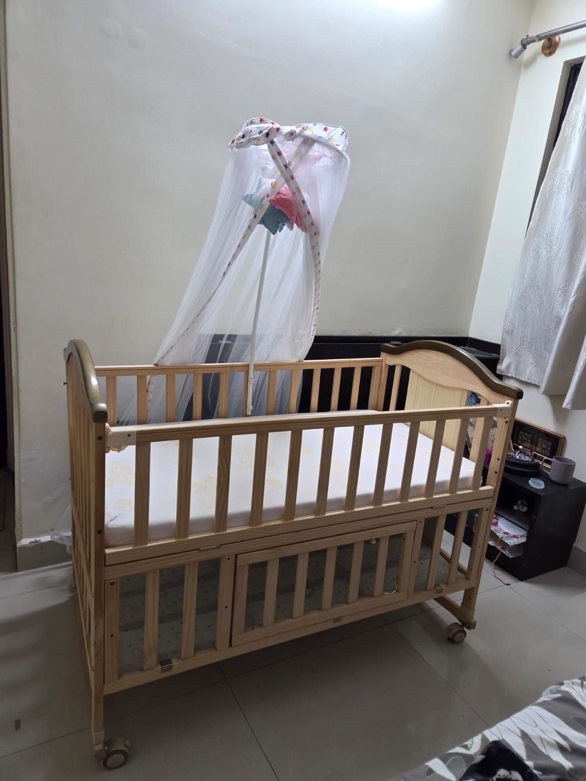 StarandDaisy Baby cot with mattress
