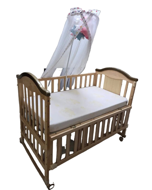 StarandDaisy Baby cot with mattress