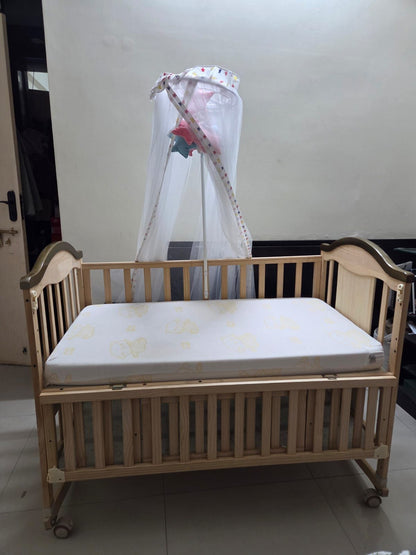 StarandDaisy Baby cot with mattress
