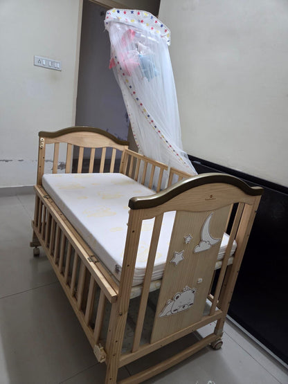 StarandDaisy Baby cot with mattress