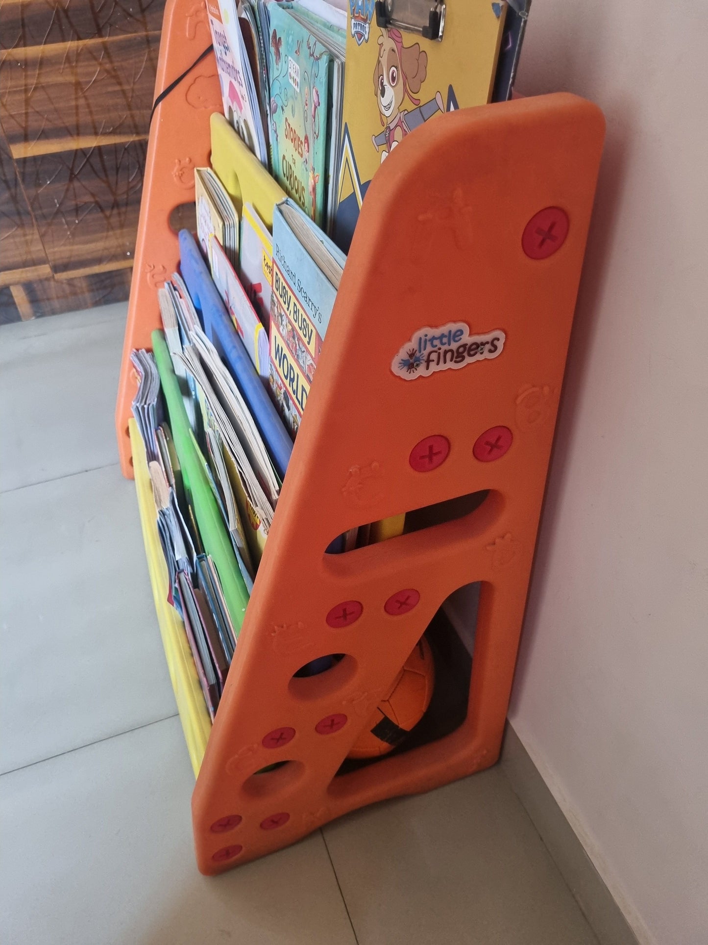Little Fingers Book Shelf