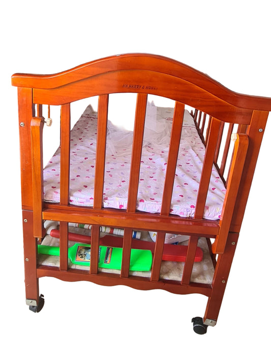 Harry and Honey Baby Cot
