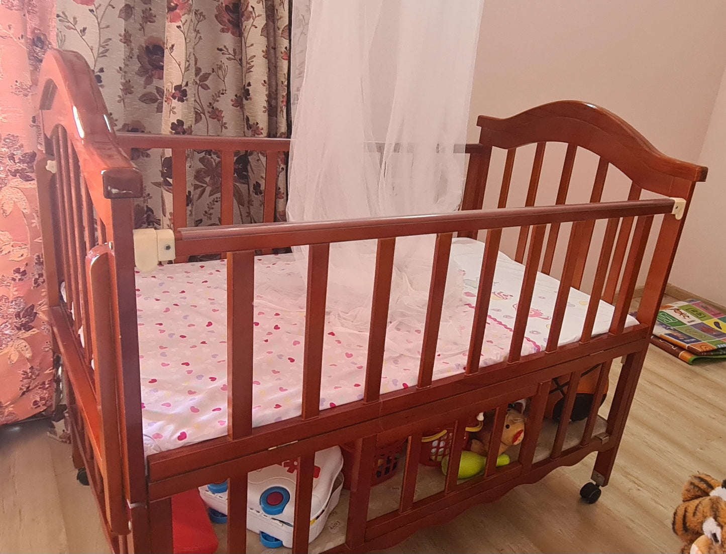 Harry and Honey Baby Cot