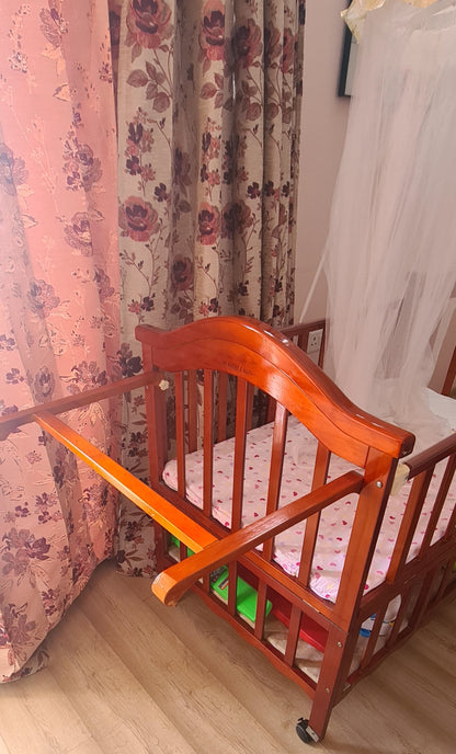 Harry and Honey Baby Cot