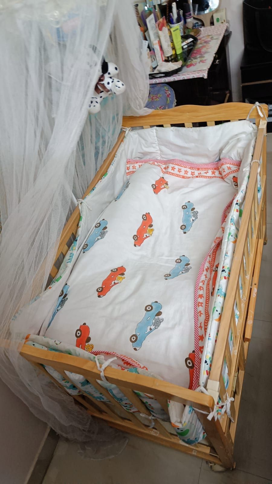 Babyhug Montana wooden cot cum rocker with mosquito net