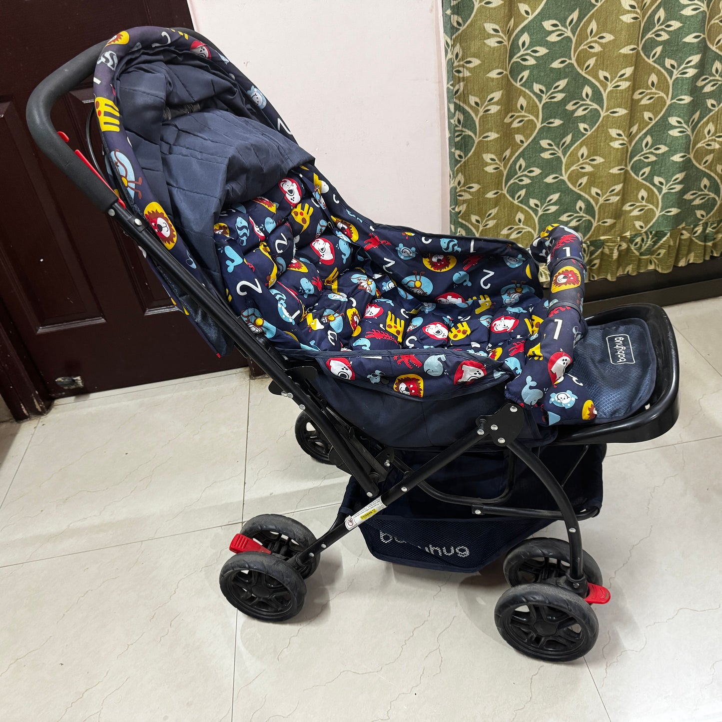 Babyhug Cosy Cosmo Stroller with Reversible handle