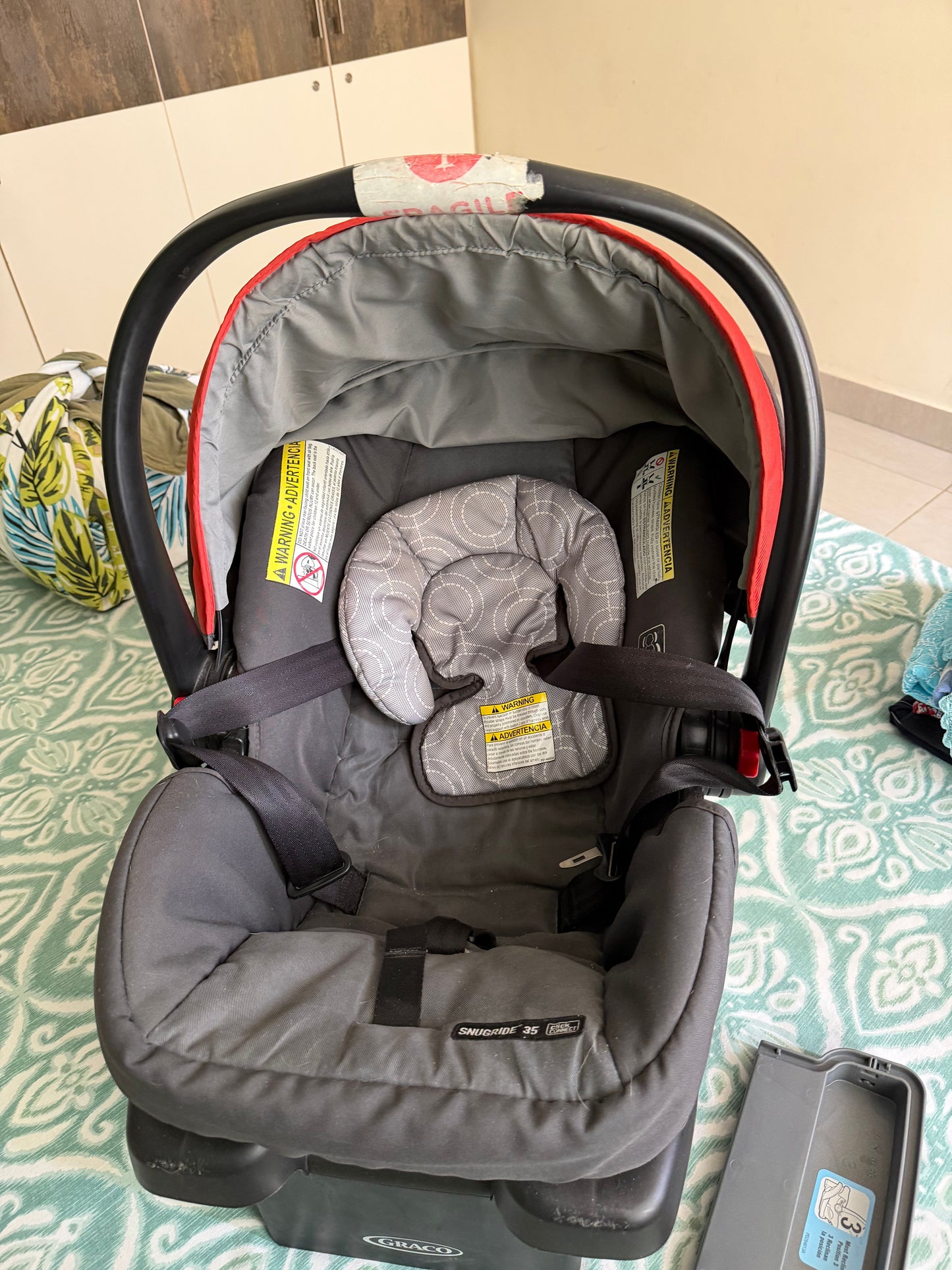 Graco  Fast Action DLX Baby Stroller & Car Seat Travel System