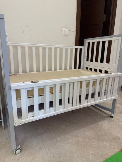 Babyhug Chester Baby Wooden Cot with Wheels | Excellent Condition