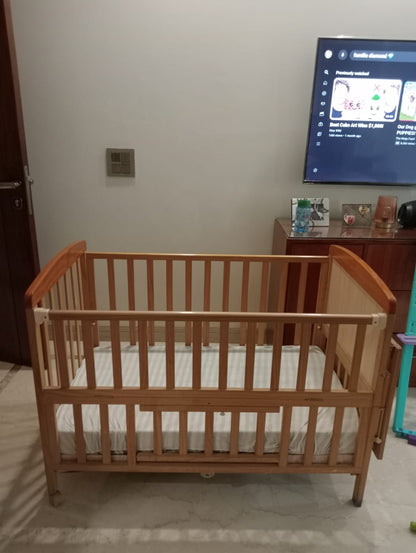 Babyhug Kelly Wooden Cot with Detachable Bassinet | Comes with 2 Mattresses