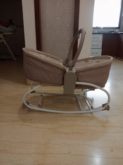 Babyhug	Opal 3-in-1 manual Rocker & Sleeper