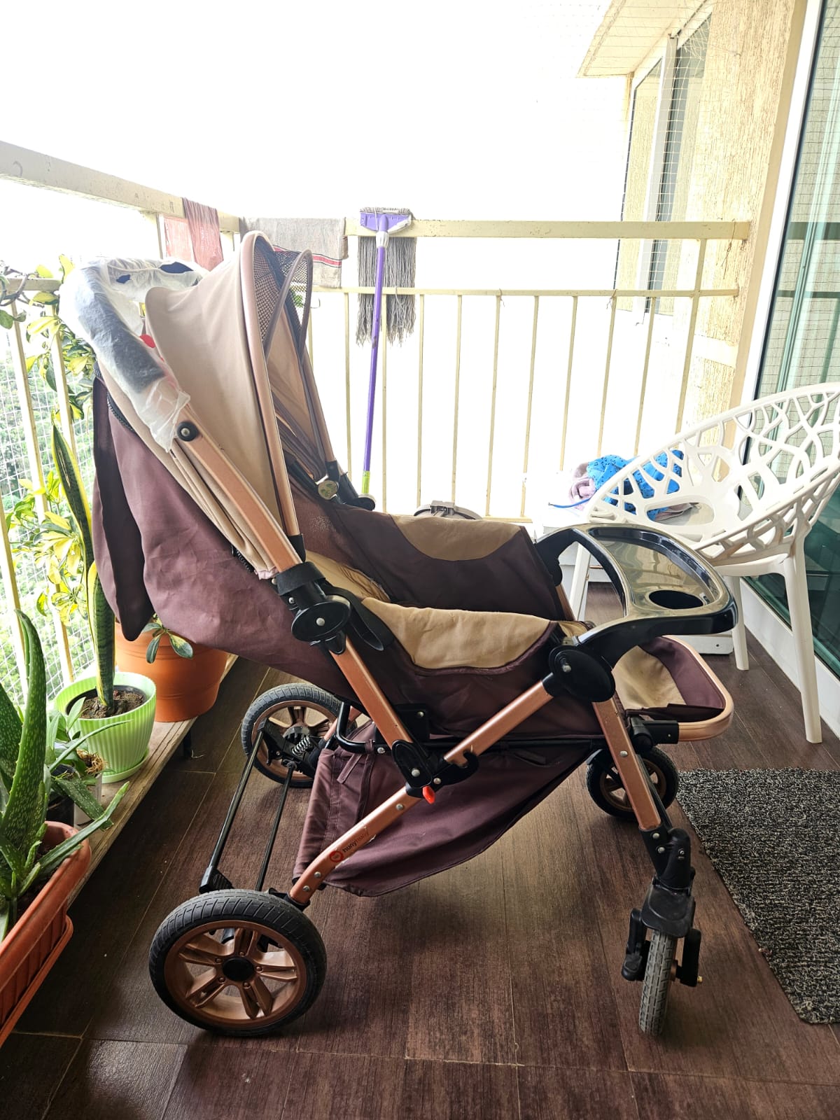 Huny Huny Reversable Handle Pram/Stroller | Gently Loved, 2022
