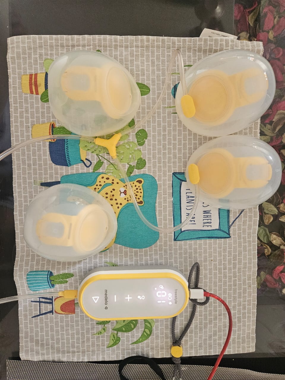 Medela Freestyle Hands-Free Double Electric Breast Pump with Wearable Cups