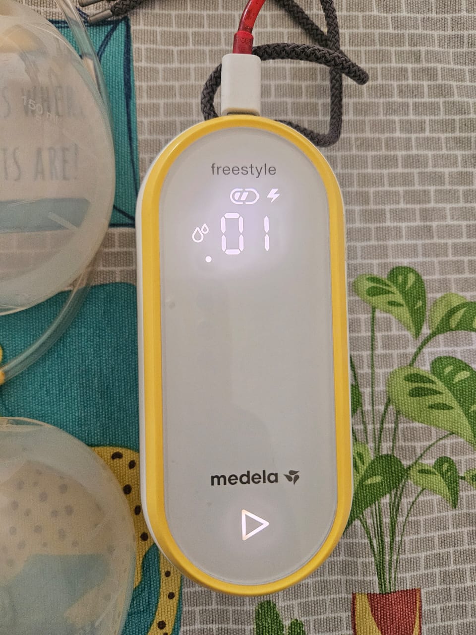 Medela Freestyle Hands-Free Double Electric Breast Pump with Wearable Cups