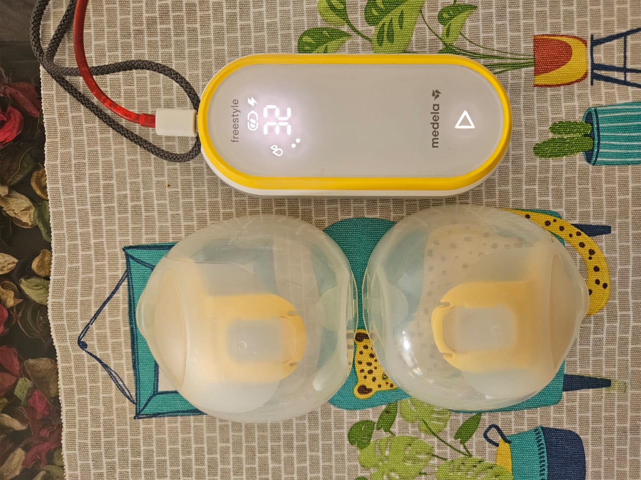 Medela Freestyle Hands-Free Double Electric Breast Pump with Wearable Cups