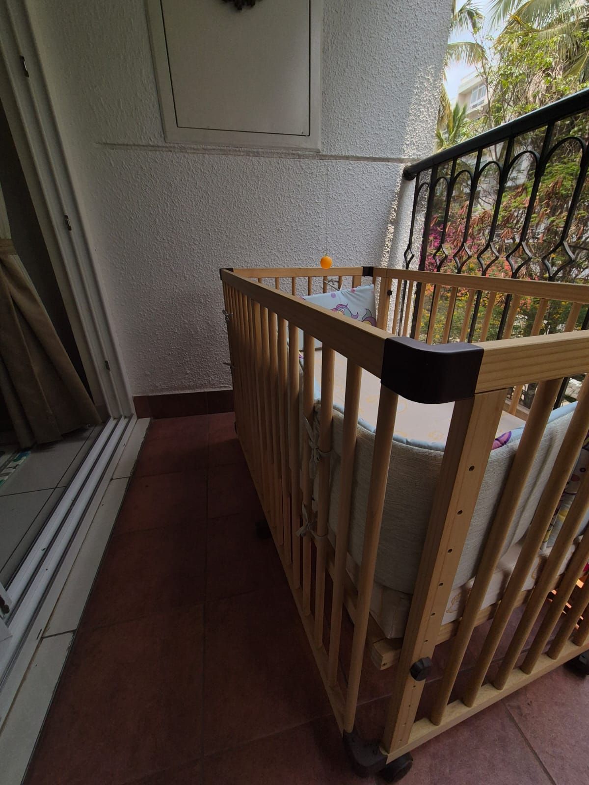 StarAndDaisy Multifunctional Baby Wooden Cot