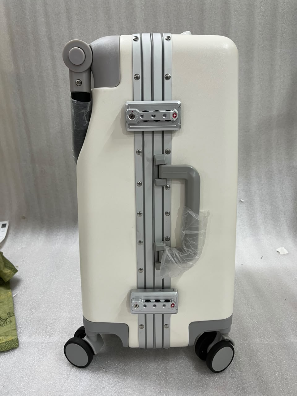 Butt Baby Sit n Go Baby Suitcase ( Refurbished ) - Limited Stock