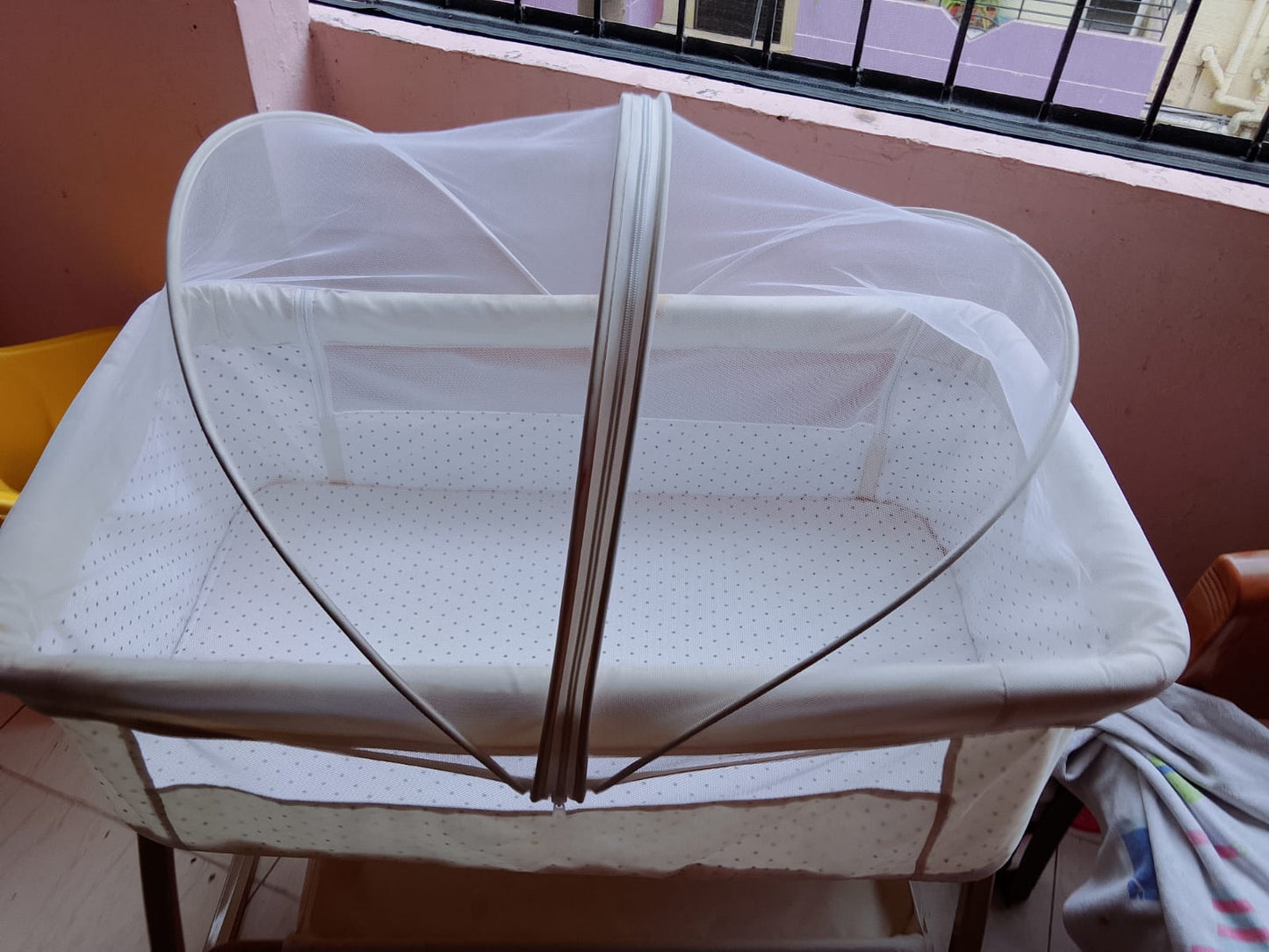 Star and Daisy Baby Cradle