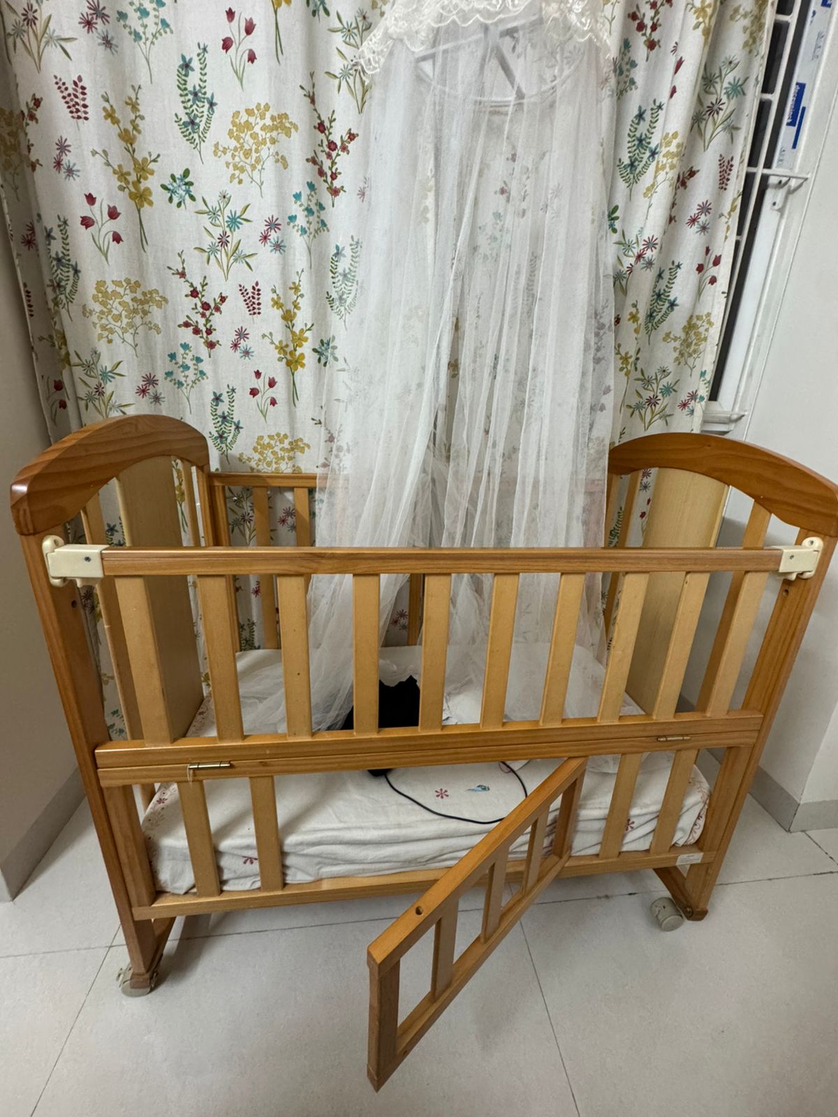 BabyHug Cot with Mattress