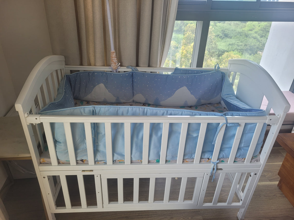 Huny huny pinewood Cot / Crib