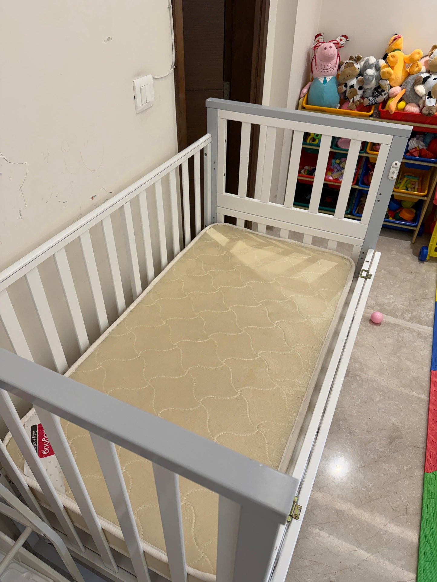 Babyhug Chester Baby Wooden Cot with Wheels | Excellent Condition