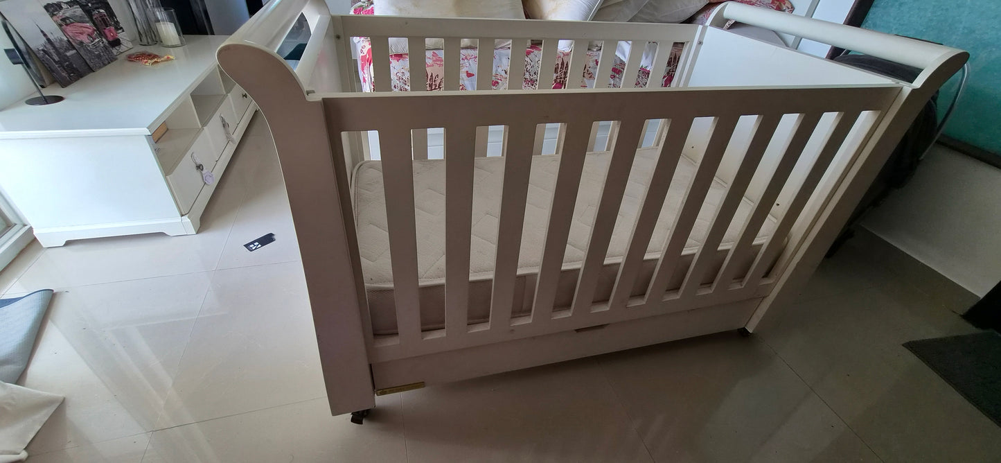 Tbs baby studio dove cot/crib for baby
