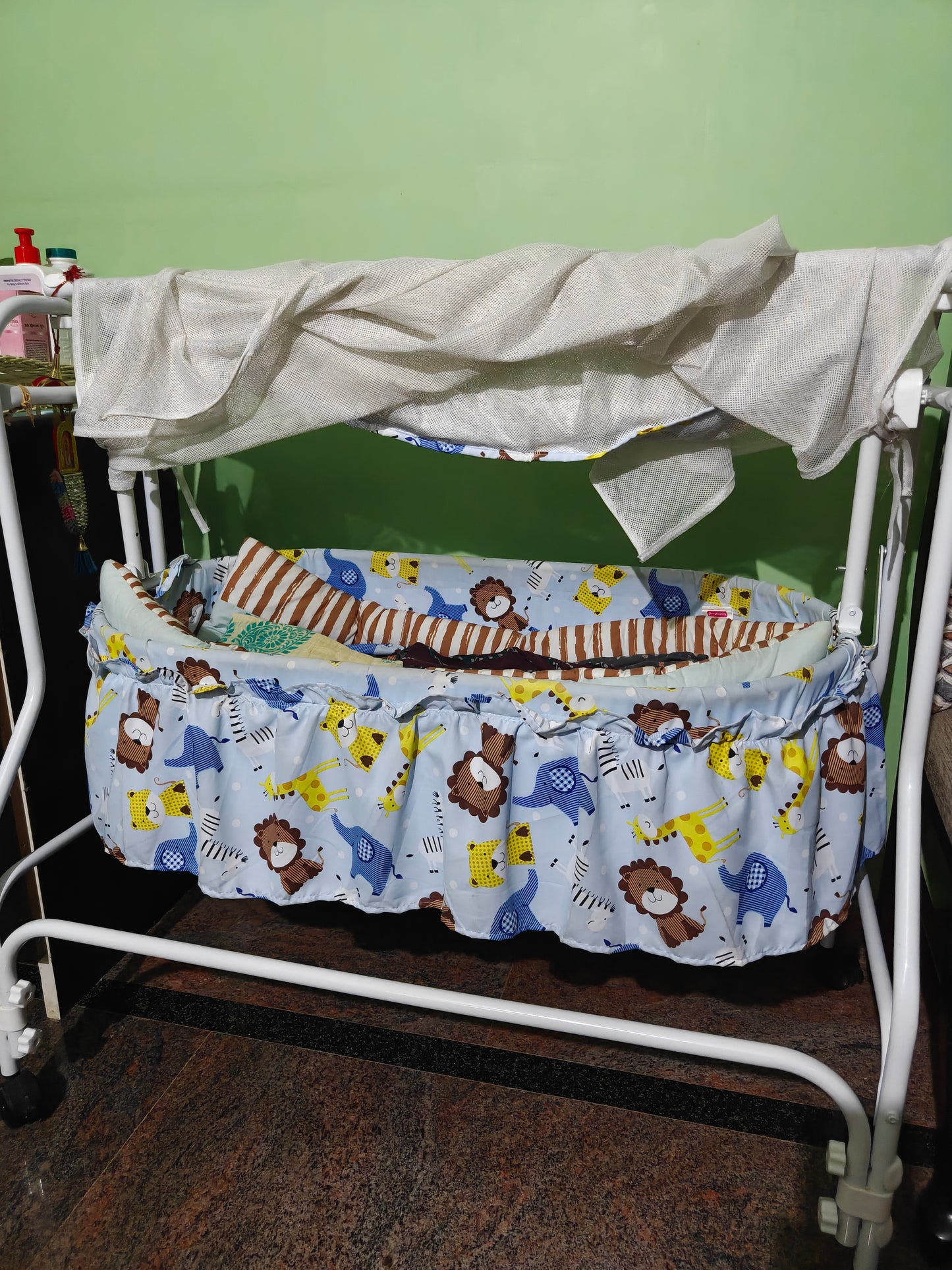 FirstCry Cradle Bassinet/Cradle