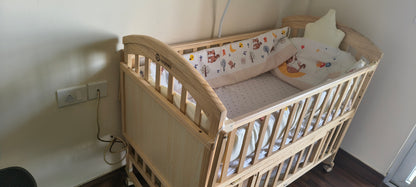 Hunyhuny Super Comfy 15-in-1 Rocking Cot