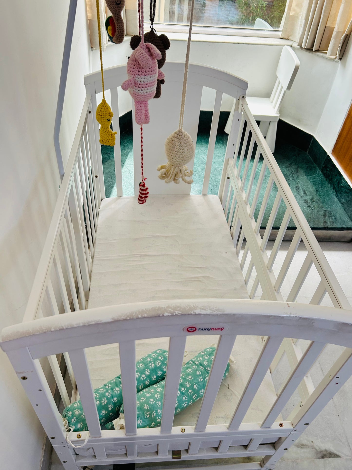 HunyHuny Baby Cot with Mattress and Mobile