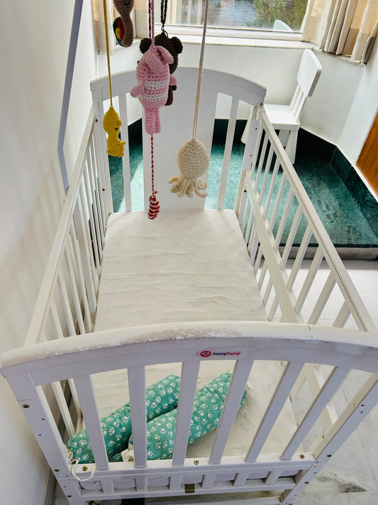HunyHuny Baby Cot with Mattress and Mobile