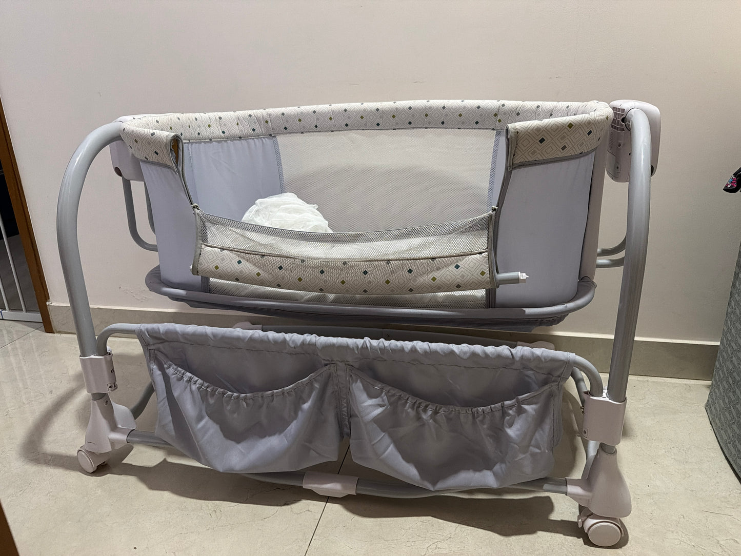 StarAndDaisy x Mastela Deluxe 3-in-1 Baby Bassinet Bassinet / Cradle