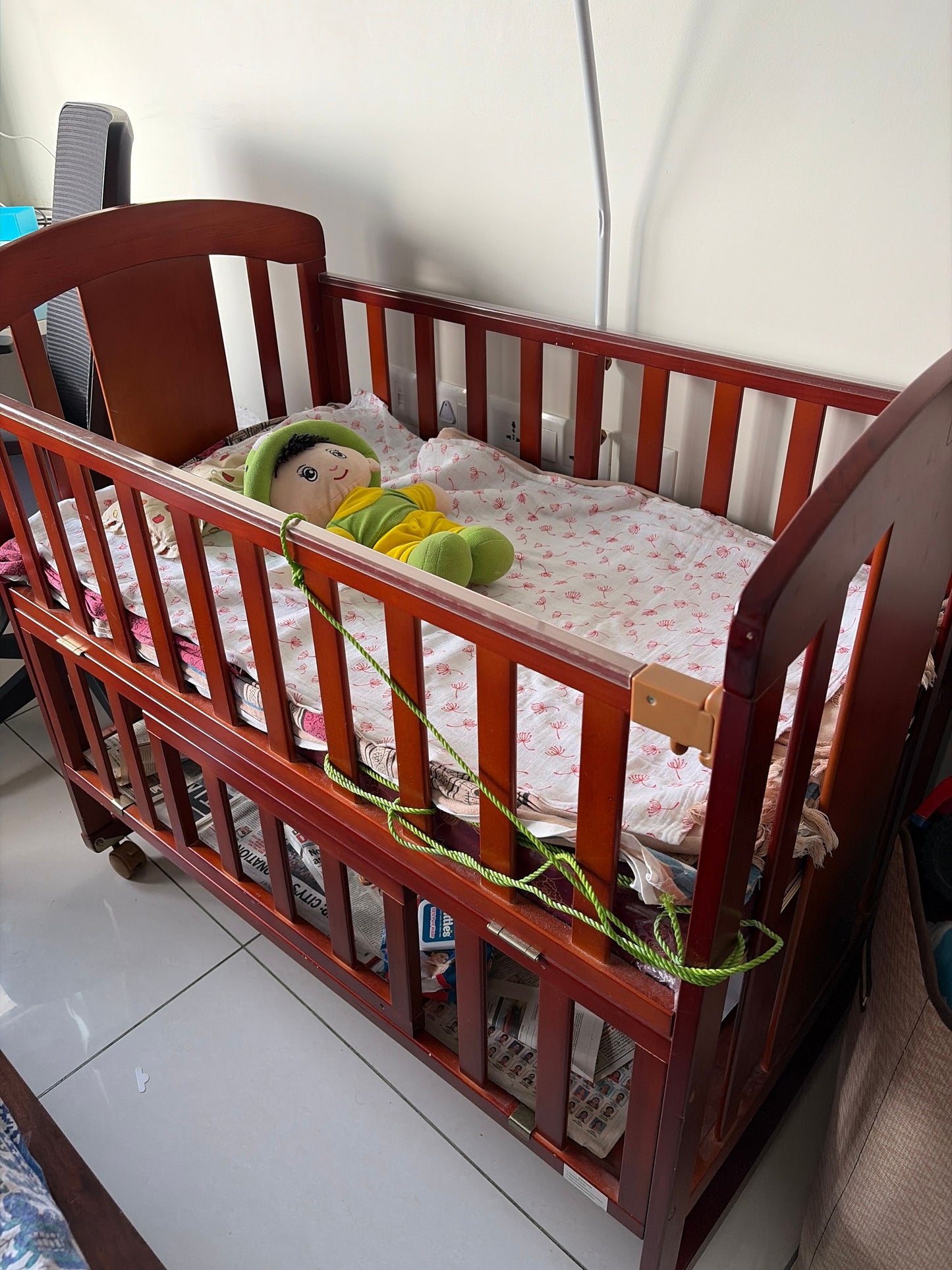 Babyhug Florence 3-in-1 Baby cot