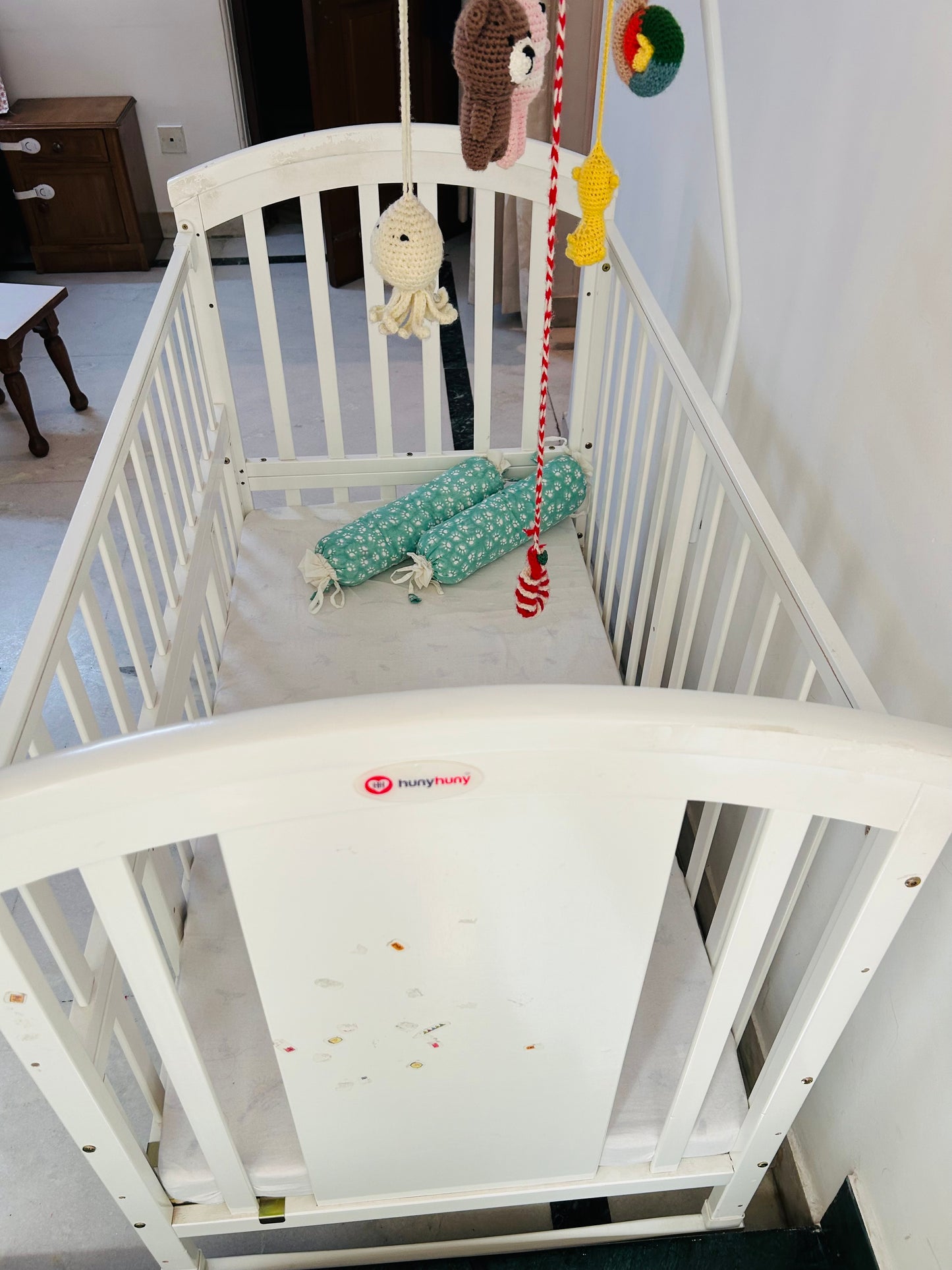 HunyHuny Baby Cot with Mattress and Mobile