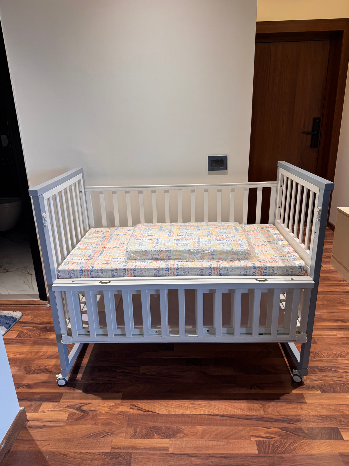 Hunyhuny Pinewood Multifunctional Baby Bed / Crib With Rocking Cot