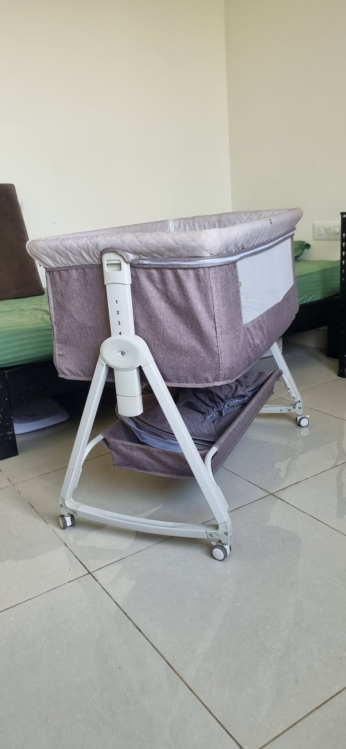 Star and Daisy Cradle with Wakefit Baby Mattress